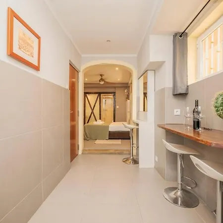 Downtown Typical By Hosty * Bicas