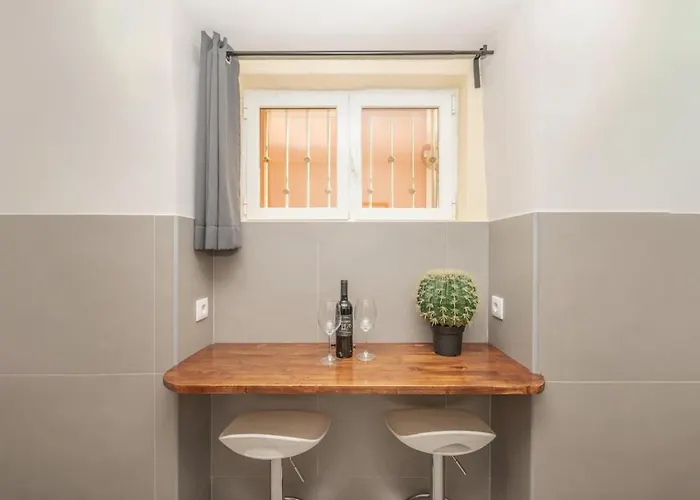 Downtown Typical By Hosty דירה