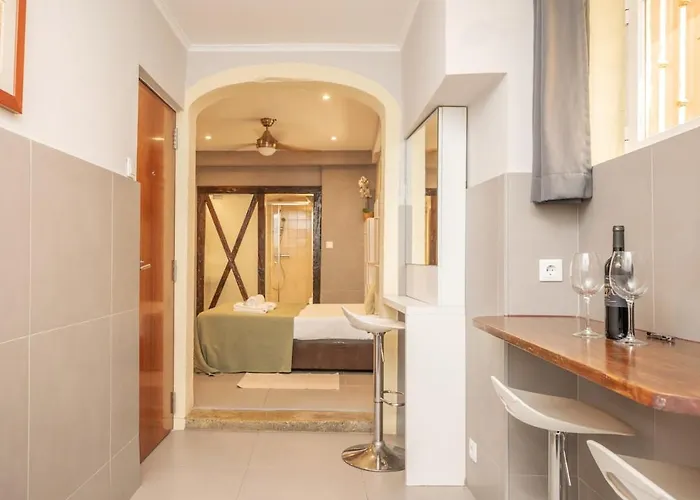 Downtown Typical By Hosty Апартаменты *